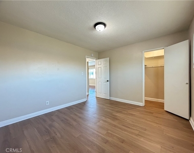 12915 Doty Avenue - Photo Thumbnail 10