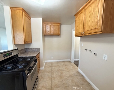 12915 Doty Avenue - Photo Thumbnail 8