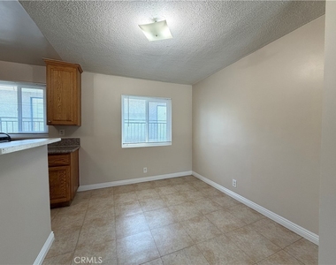 12915 Doty Avenue - Photo Thumbnail 5