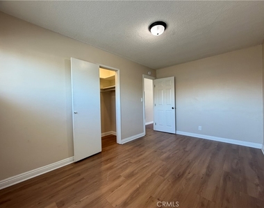 12915 Doty Avenue - Photo Thumbnail 13