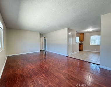 12915 Doty Avenue - Photo Thumbnail 3