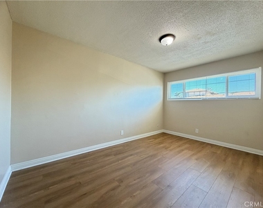 12915 Doty Avenue - Photo Thumbnail 11
