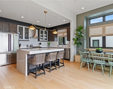802 Bard Street - Photo Thumbnail 1