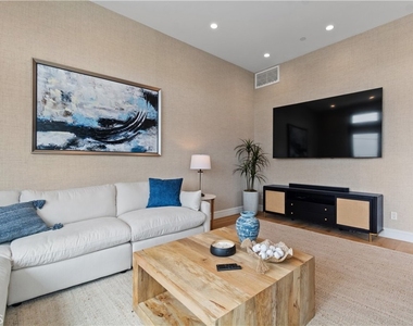 802 Bard Street - Photo Thumbnail 9