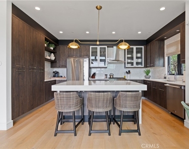802 Bard Street - Photo Thumbnail 4