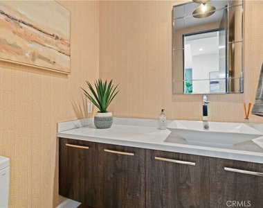 802 Bard Street - Photo Thumbnail 10