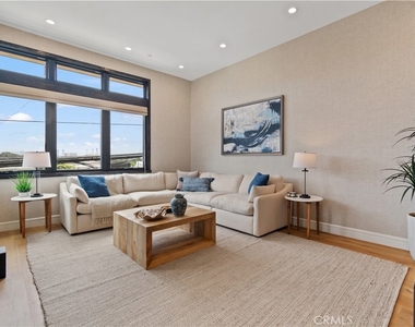 802 Bard Street - Photo Thumbnail 8