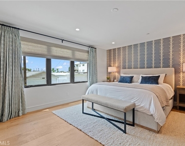802 Bard Street - Photo Thumbnail 13