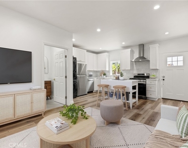 8017 Airlane Avenue - Photo Thumbnail 2