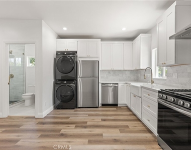 8017 Airlane Avenue - Photo Thumbnail 5