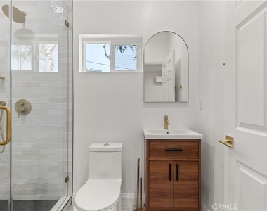 8017 Airlane Avenue - Photo Thumbnail 6