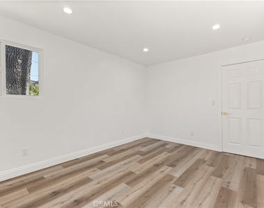 8017 Airlane Avenue - Photo Thumbnail 7