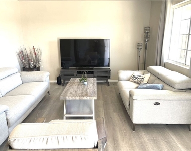6663 Manzanita Avenue - Photo Thumbnail 2
