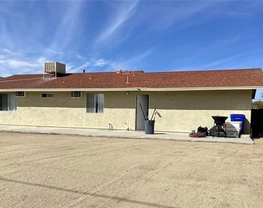 6663 Manzanita Avenue - Photo Thumbnail 16