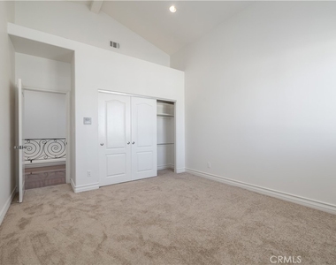 2402 Ives Lane - Photo Thumbnail 27