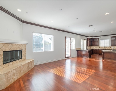 2402 Ives Lane - Photo Thumbnail 8