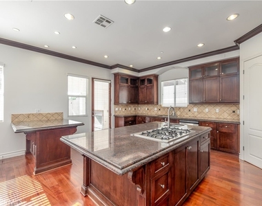 2402 Ives Lane - Photo Thumbnail 6