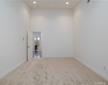 2402 Ives Lane - Photo Thumbnail 23