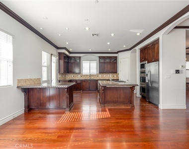 2402 Ives Lane - Photo Thumbnail 5