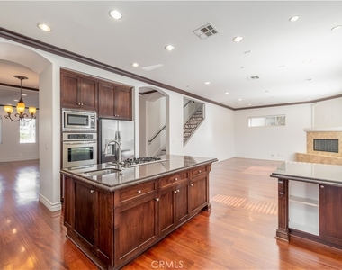 2402 Ives Lane - Photo Thumbnail 7