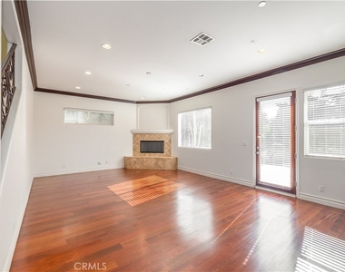 2402 Ives Lane - Photo Thumbnail 9