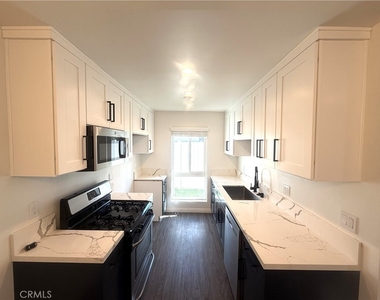 25205 Cypress Street - Photo Thumbnail 8