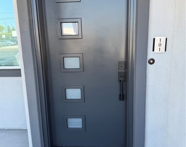 18090 Prairie Avenue - Photo Thumbnail 2