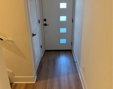 18090 Prairie Avenue - Photo Thumbnail 3