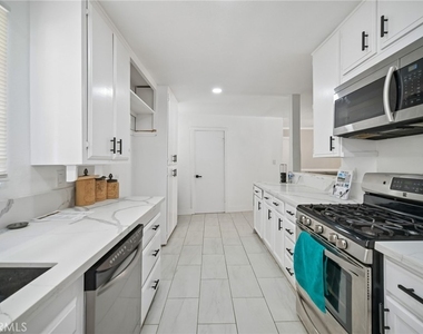 1112 E Avenue J4 - Photo Thumbnail 12