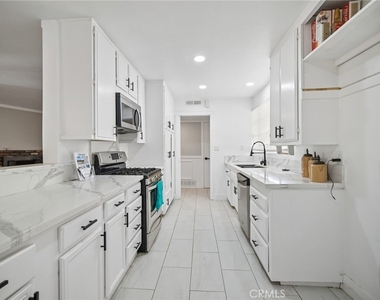 1112 E Avenue J4 - Photo Thumbnail 9