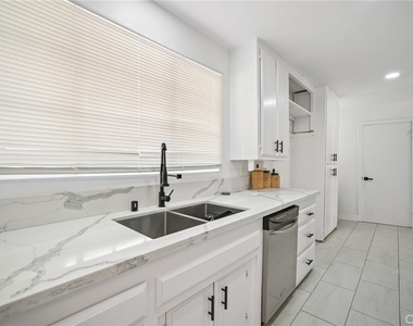 1112 E Avenue J4 - Photo Thumbnail 10