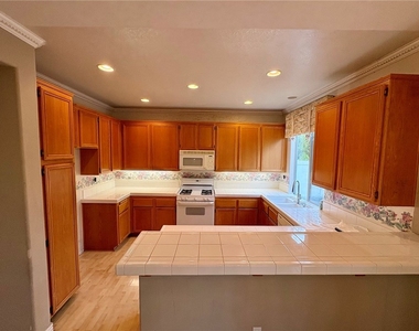 11121 Lavender Lane - Photo Thumbnail 18