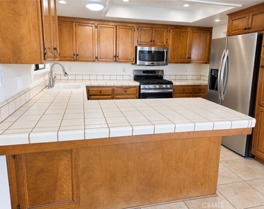 696 Tilia Street - Photo Thumbnail 3