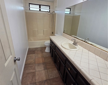 696 Tilia Street - Photo Thumbnail 8