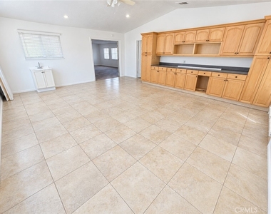696 Tilia Street - Photo Thumbnail 5