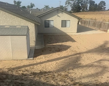 696 Tilia Street - Photo Thumbnail 11