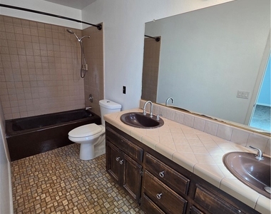 696 Tilia Street - Photo Thumbnail 10