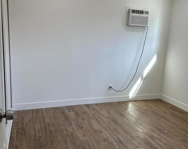 424 N Craig Avenue - Photo Thumbnail 9