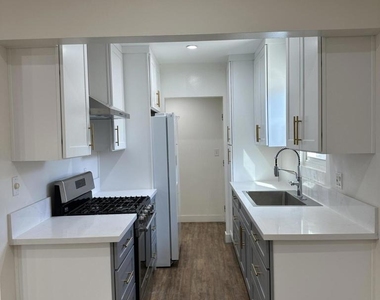 424 N Craig Avenue - Photo Thumbnail 2