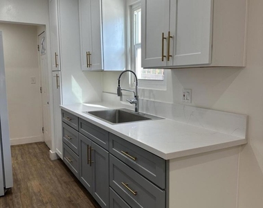 424 N Craig Avenue - Photo Thumbnail 5