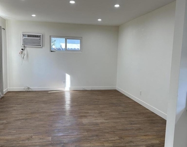 424 N Craig Avenue - Photo Thumbnail 8