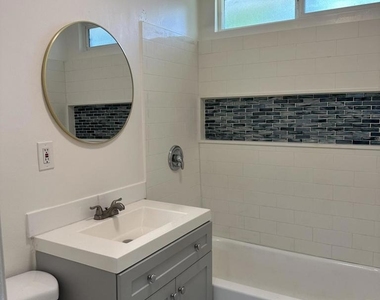 424 N Craig Avenue - Photo Thumbnail 6