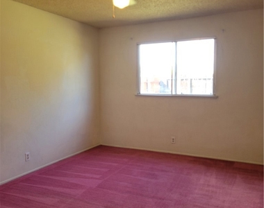 5740 Wynoka - Photo Thumbnail 11