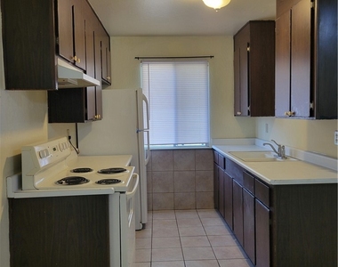 5740 Wynoka - Photo Thumbnail 8