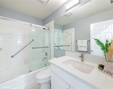 15230 Riviera Lane - Photo Thumbnail 11