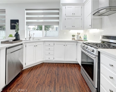 15230 Riviera Lane - Photo Thumbnail 8