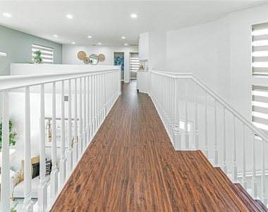 15230 Riviera Lane - Photo Thumbnail 21