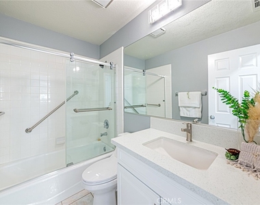 15230 Riviera Lane - Photo Thumbnail 10