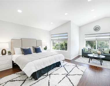 15230 Riviera Lane - Photo Thumbnail 14