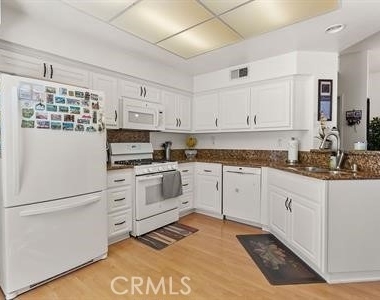 17 Coronado Cay Lane - Photo Thumbnail 8